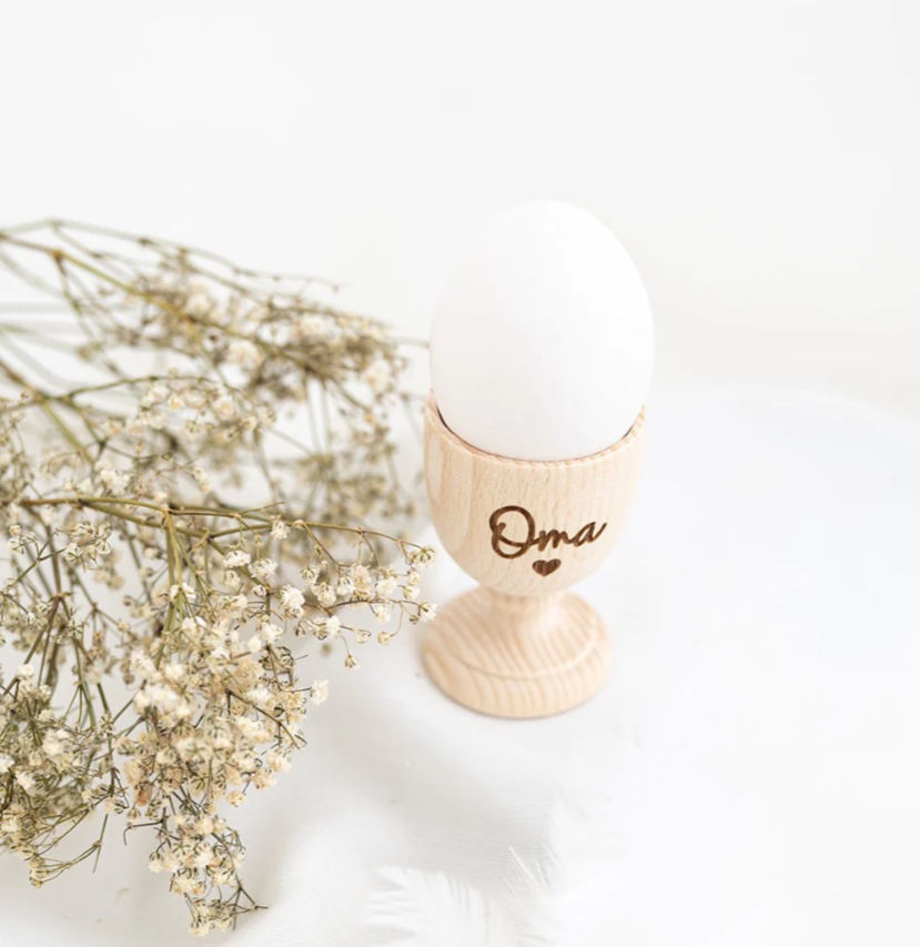 personalisierter Eierbecher aus Holz